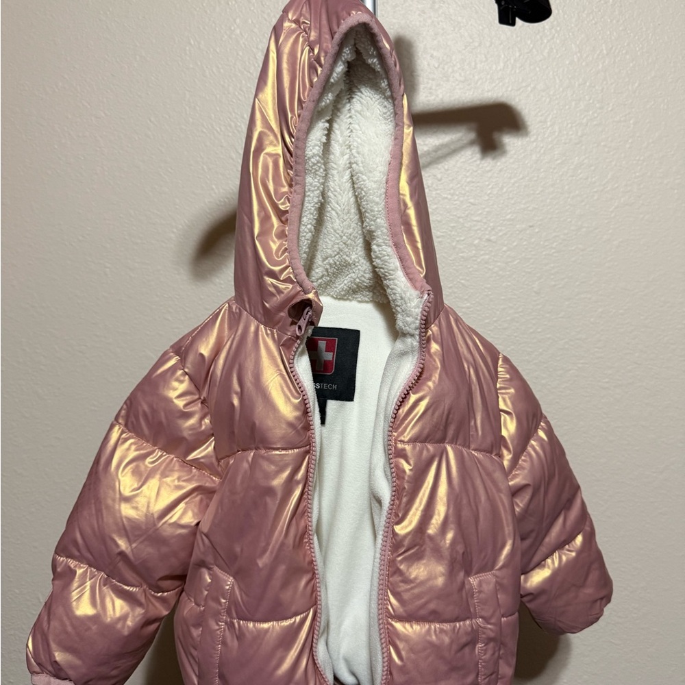 Swiss Tech Cream Jacket with Black Label‎